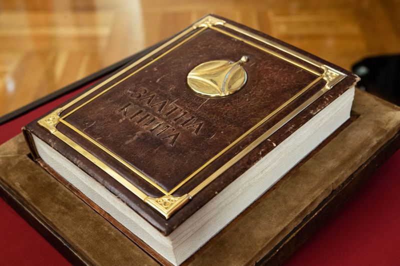 Изобретател в областта на акумулаторните батерии бе вписан в "Златната книга" на Патентното ведомство Изобретател в областта на акумулаторните батерии бе вписан в "Златната книга" на Патентното ведомство