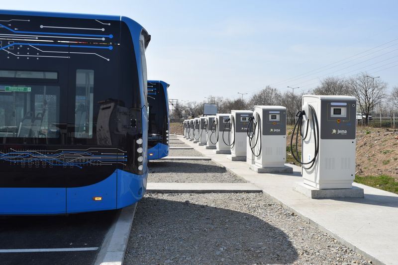 В Бургас монтираха 56 зарядни станции за електрически автобуси В Бургас монтираха 56 зарядни станции за електрически автобуси
