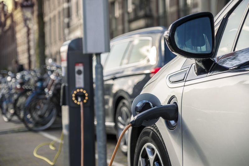 Electrocharge изгражда 200 зарядни станции за електромобили в сътрудничество с Petrol